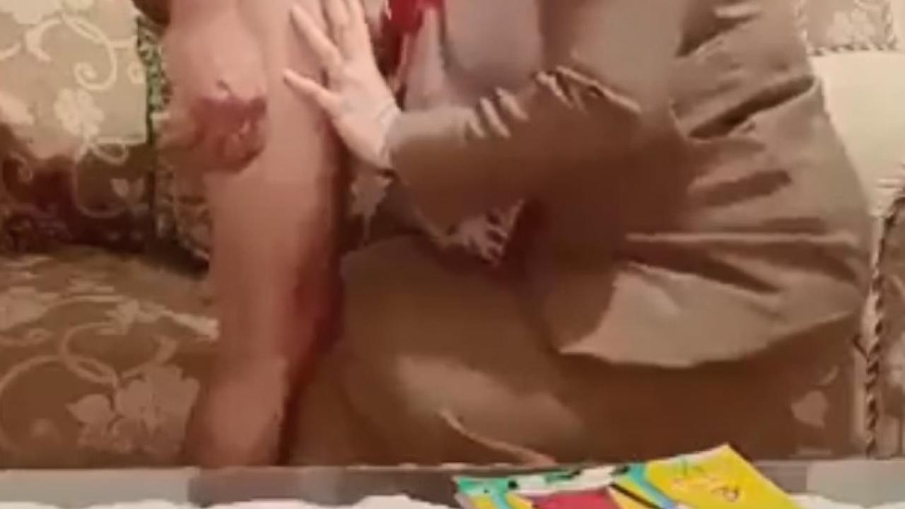 سكس عربي - طالب يأخد درس خصوصي و ينيك معلمته في بيتها مسرب جديد