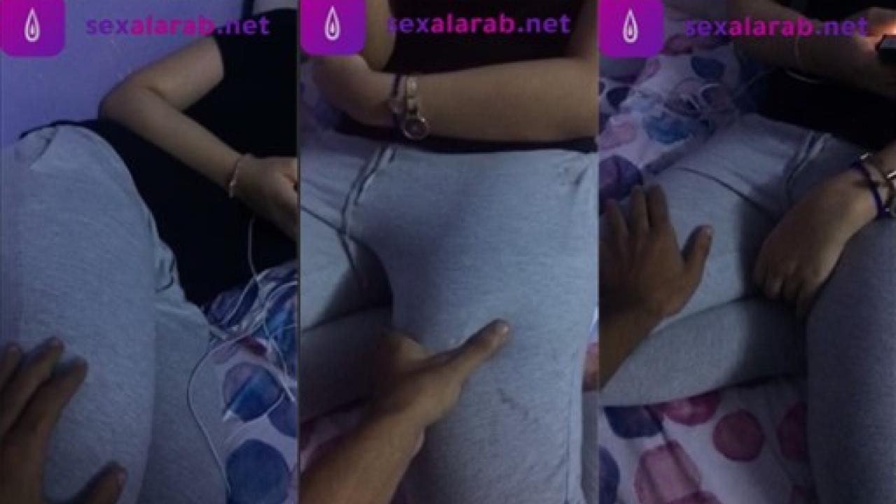ديوث خليجي يصور اخته و يعمل مساج ل فخذها